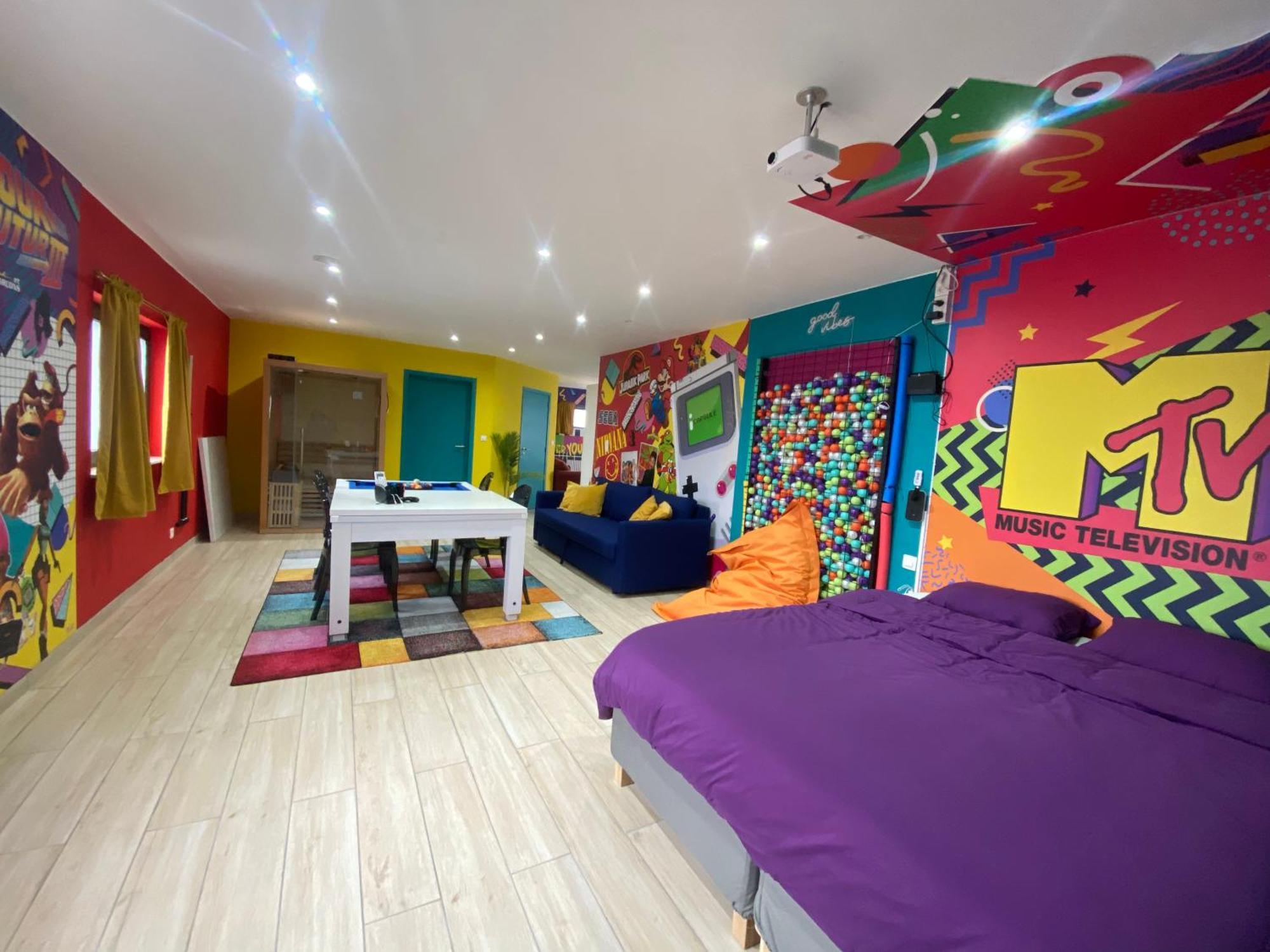 Capsule 90'S - Balneo - Sauna - Flipper - Billard - Netflix - Nintendo Switch & Jeux - Mons Exteriör bild