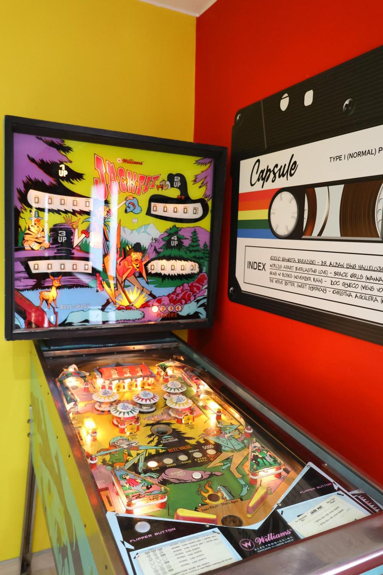 Capsule 90'S - Balneo - Sauna - Flipper - Billard - Netflix - Nintendo Switch & Jeux - Mons Exteriör bild